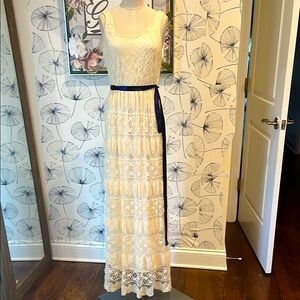 Rewind M Elegant Cream Lace Maxi Dress with Navy Belt